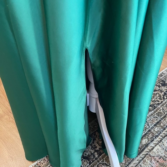 Green Long Sleeved Satin Gown, perfect for an engagement dress! BRAND NEW ****** - Picture 6 of 8